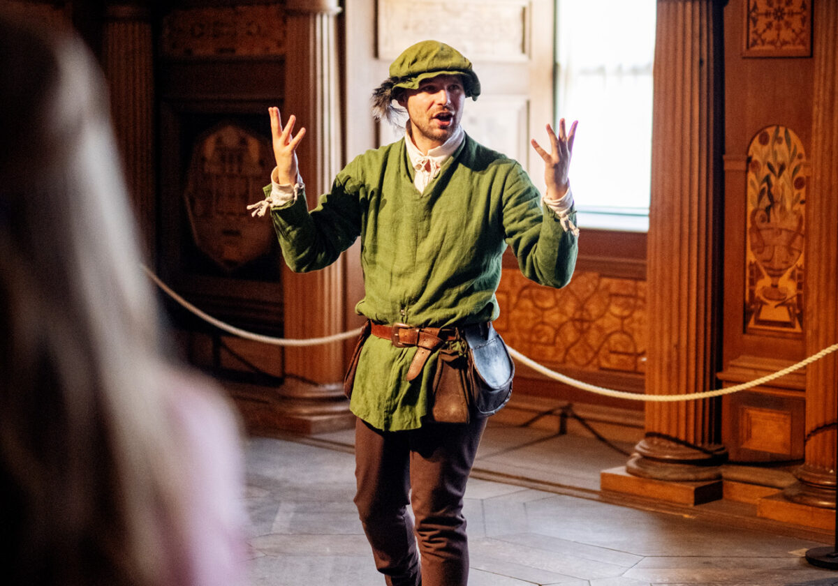 Guide i renässanskläder på Kalmar Slott